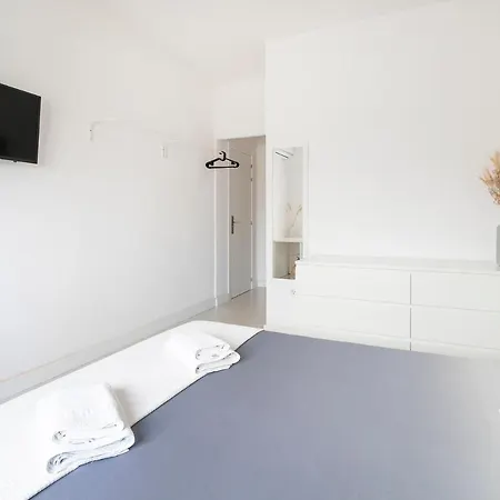 Casa Mila Sv19 招待所 2*