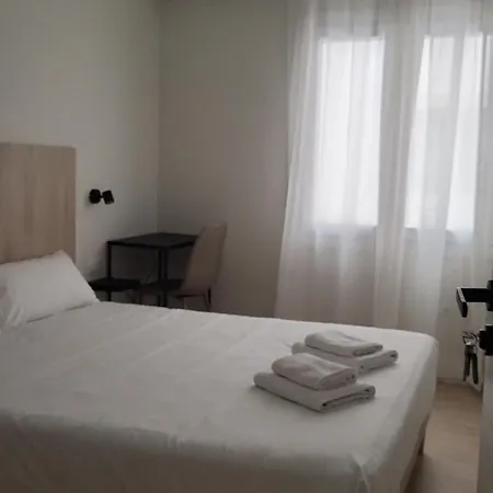 Casa Mila Sv19 Pensión 2*